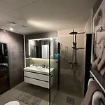 Vakker Og Romslig Pa Kvaloysletta