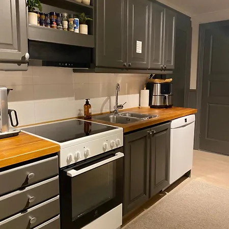 Vakker Og Romslig Pa Kvaloysletta Apartamento