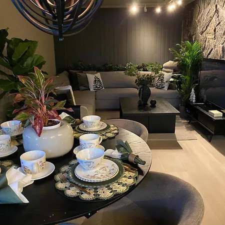 Vakker Og Romslig Pa Kvaloysletta *