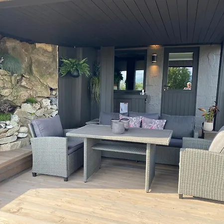 Vakker Og Romslig Pa Kvaloysletta Apartamento *