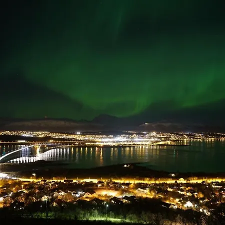 Vakker Og Romslig Pa Kvaloysletta *