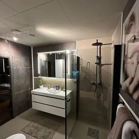 Vakker Og Romslig Pa Kvaloysletta