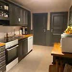 Vakker Og Romslig Pa Kvaloysletta アパート *